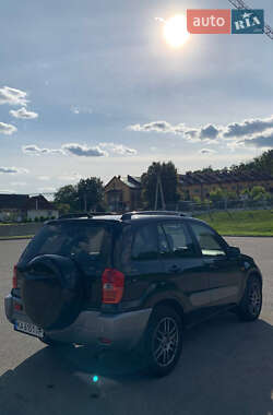 Внедорожник / Кроссовер Toyota RAV4 2002 в Киеве