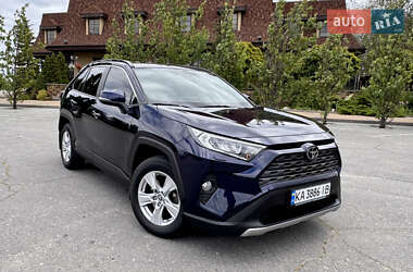 Внедорожник / Кроссовер Toyota RAV4 2021 в Харькове