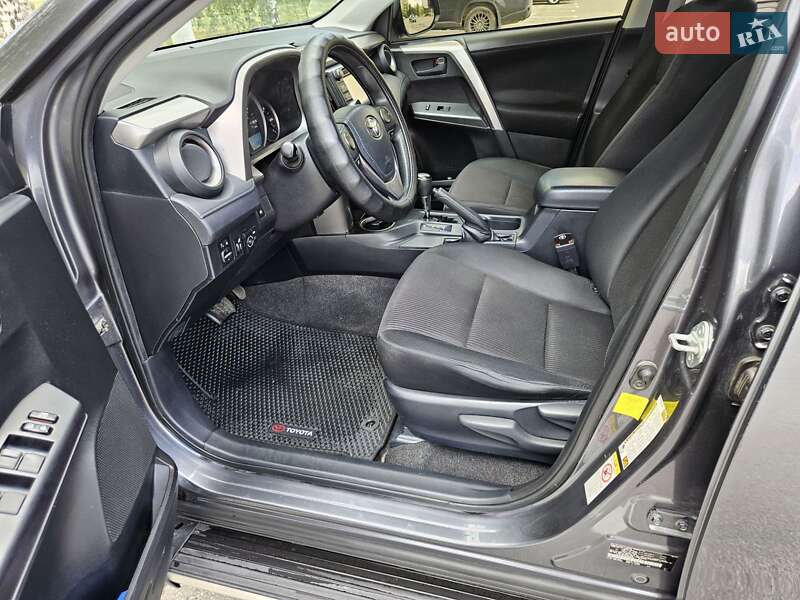 Позашляховик / Кросовер Toyota RAV4 2016 в Запоріжжі