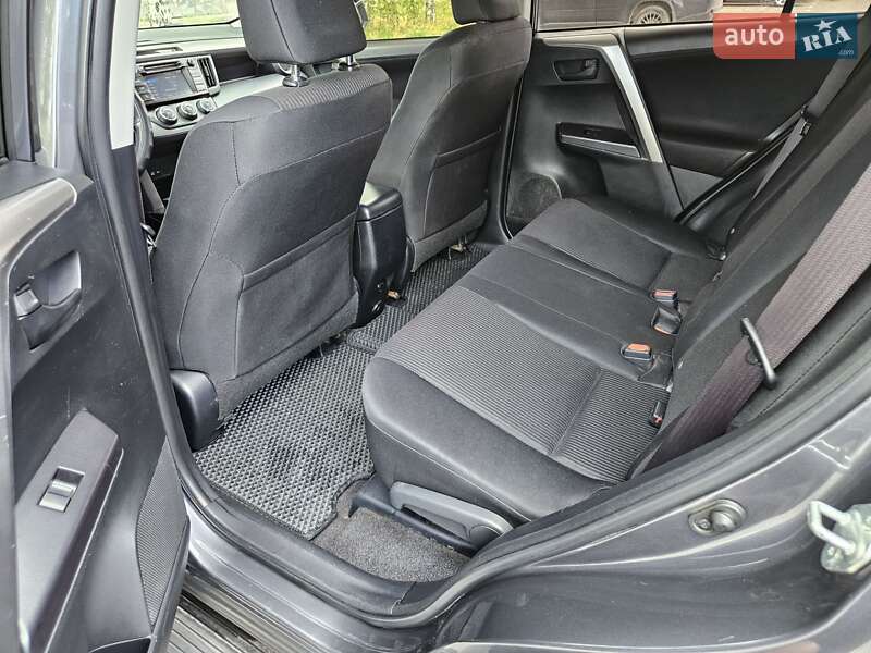 Позашляховик / Кросовер Toyota RAV4 2016 в Запоріжжі