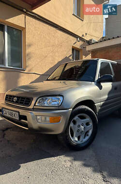 Внедорожник / Кроссовер Toyota RAV4 2000 в Виннице