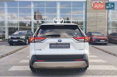 Внедорожник / Кроссовер Toyota RAV4 2022 в 