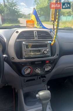 Внедорожник / Кроссовер Toyota RAV4 2002 в 