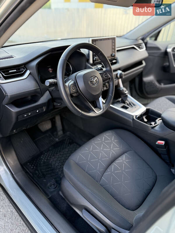 Внедорожник / Кроссовер Toyota RAV4 2021 в Борисполе