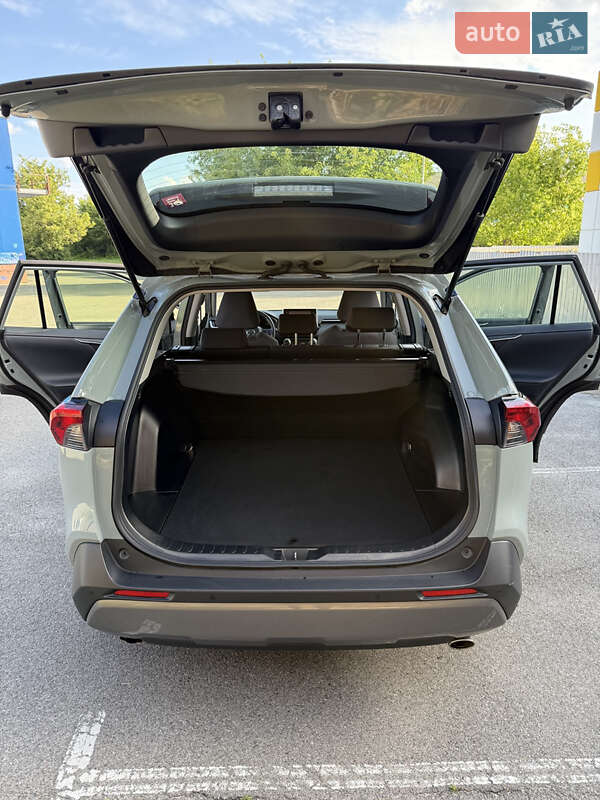 Внедорожник / Кроссовер Toyota RAV4 2021 в Борисполе