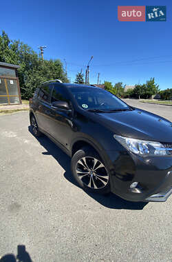 Позашляховик / Кросовер Toyota RAV4 2015 в  фото 3 Позашляховик / Кросовер Toyota RAV4 2015 в