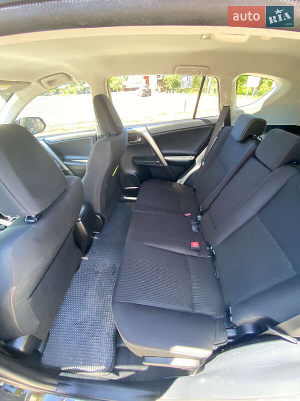 Позашляховик / Кросовер Toyota RAV4 2015 в Любомлі