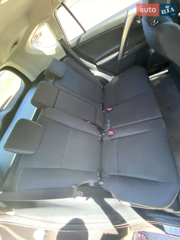 Позашляховик / Кросовер Toyota RAV4 2015 в Любомлі