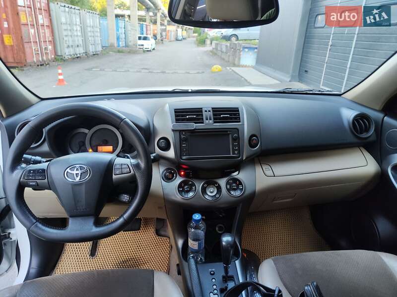 Внедорожник / Кроссовер Toyota RAV4 2012 в Киеве