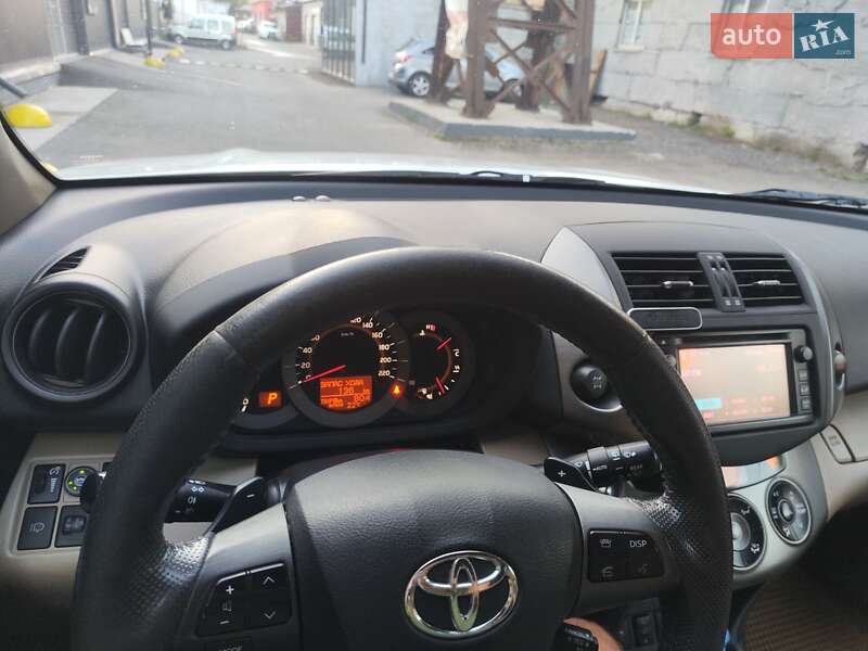 Внедорожник / Кроссовер Toyota RAV4 2012 в Киеве