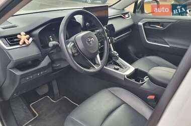 Внедорожник / Кроссовер Toyota RAV4 2023 в 