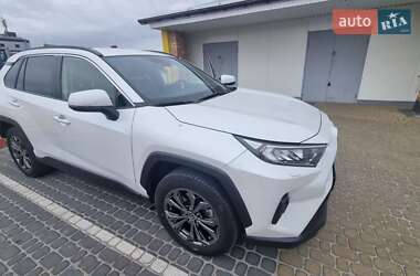 Внедорожник / Кроссовер Toyota RAV4 2023 в 