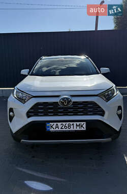 Внедорожник / Кроссовер Toyota RAV4 2021 в Фастове