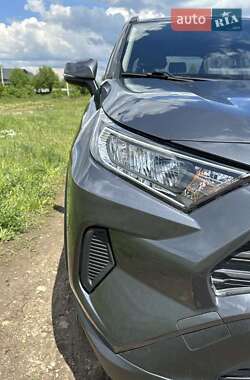 Внедорожник / Кроссовер Toyota RAV4 2020 в 