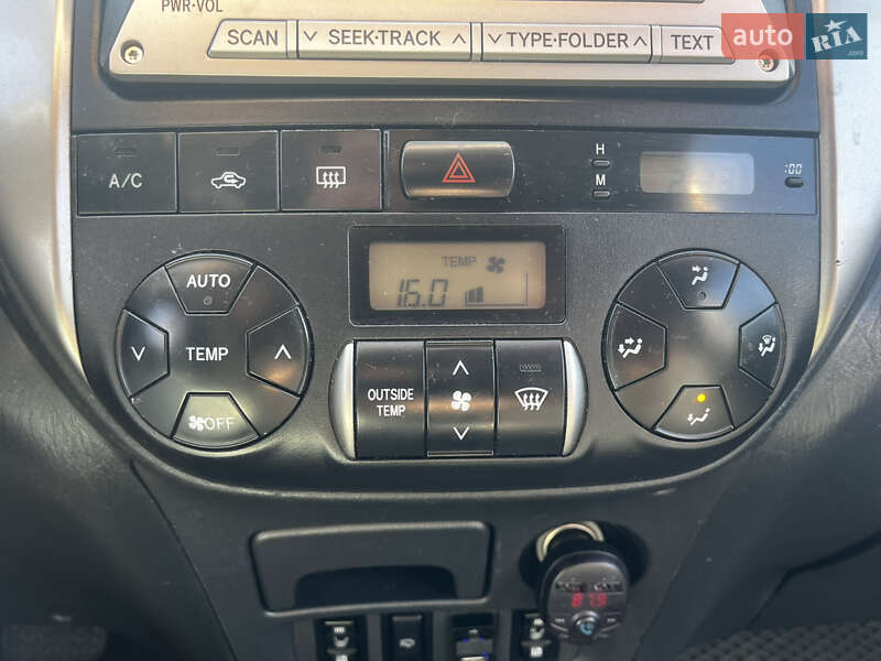 Внедорожник / Кроссовер Toyota RAV4 2004 в Виннице