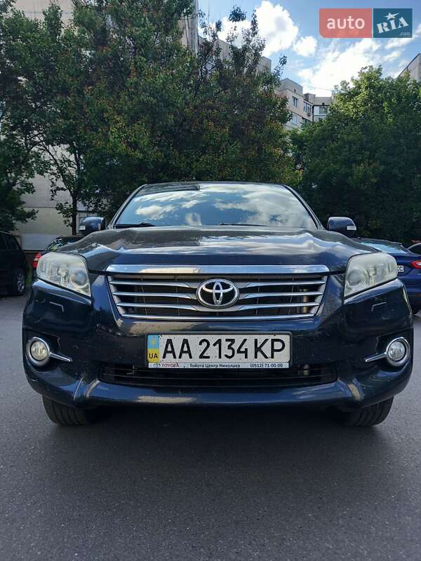Toyota RAV4 2011