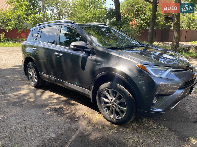 Позашляховик / Кросовер Toyota RAV4 2016 в Полтаві