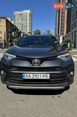 Внедорожник / Кроссовер Toyota RAV4 2016 в Киеве
