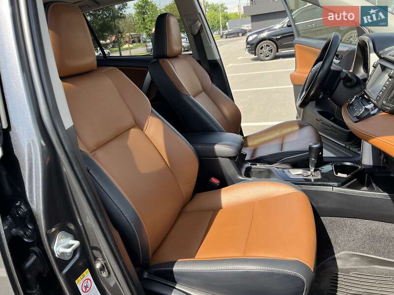 Внедорожник / Кроссовер Toyota RAV4 2017 в Киеве