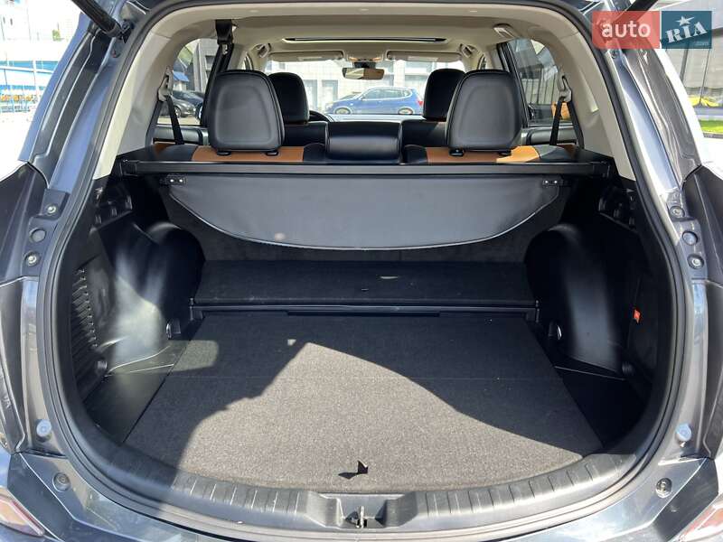 Внедорожник / Кроссовер Toyota RAV4 2017 в Киеве