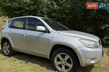 Позашляховик / Кросовер Toyota RAV4 2005 в 