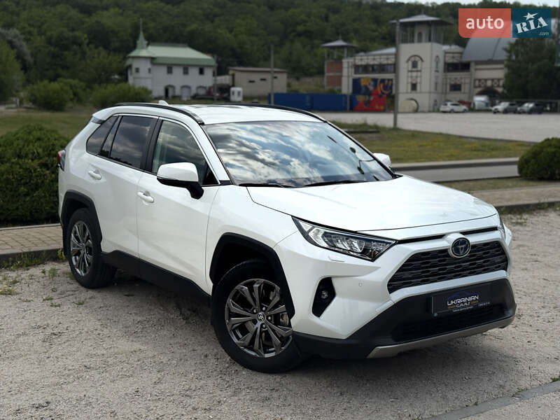 Внедорожник / Кроссовер Toyota RAV4 2022 в Днепре