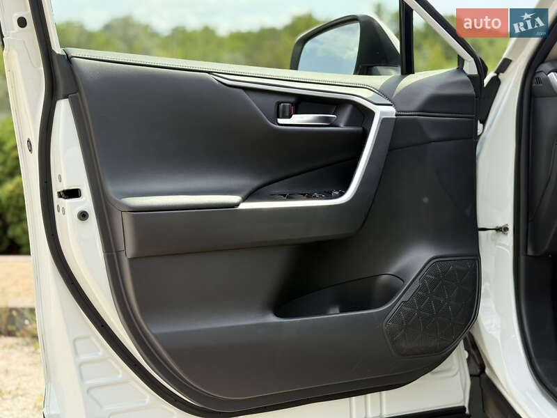 Внедорожник / Кроссовер Toyota RAV4 2022 в Днепре
