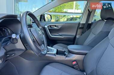 Внедорожник / Кроссовер Toyota RAV4 2021 в 