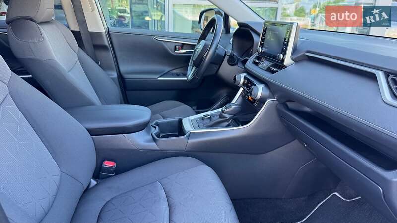 Позашляховик / Кросовер Toyota RAV4 2021 в Івано-Франківську