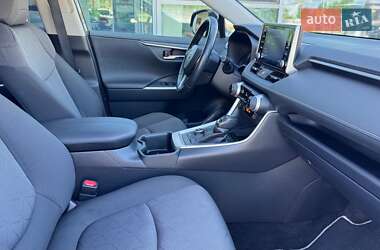 Внедорожник / Кроссовер Toyota RAV4 2021 в 