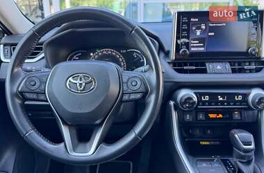 Внедорожник / Кроссовер Toyota RAV4 2021 в 