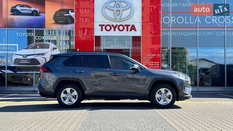 Позашляховик / Кросовер Toyota RAV4 2021 в Івано-Франківську