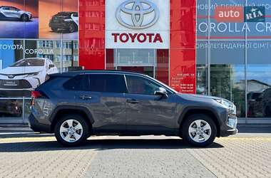 Внедорожник / Кроссовер Toyota RAV4 2021 в 