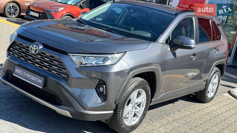 Позашляховик / Кросовер Toyota RAV4 2021 в Івано-Франківську