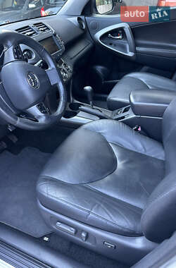 Внедорожник / Кроссовер Toyota RAV4 2011 в 