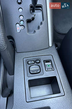 Внедорожник / Кроссовер Toyota RAV4 2011 в 