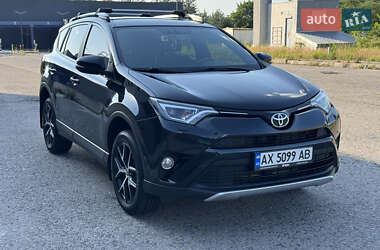 Позашляховик / Кросовер Toyota RAV4 2017 в Харкові