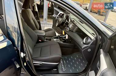 Позашляховик / Кросовер Toyota RAV4 2017 в 