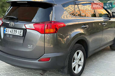Внедорожник / Кроссовер Toyota RAV4 2014 в 