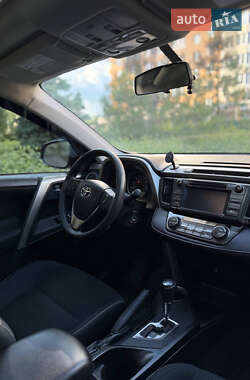 Внедорожник / Кроссовер Toyota RAV4 2014 в 