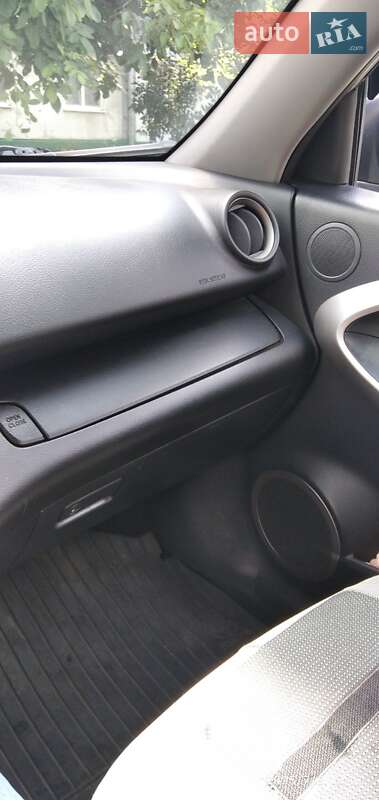 Позашляховик / Кросовер Toyota RAV4 2008 в Запоріжжі
