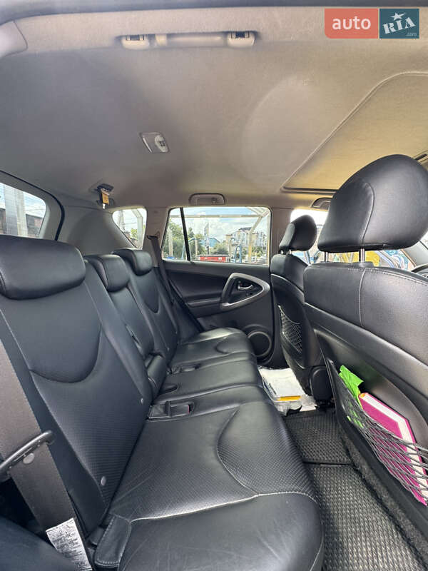 Внедорожник / Кроссовер Toyota RAV4 2008 в Ровно
