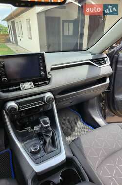 Внедорожник / Кроссовер Toyota RAV4 2021 в 