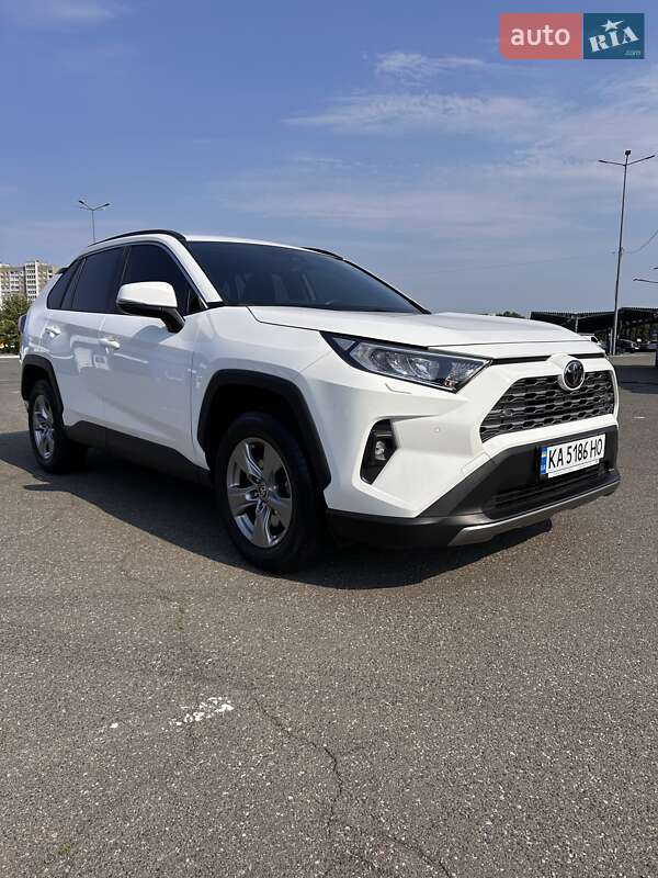 Внедорожник / Кроссовер Toyota RAV4 2022 в Киеве