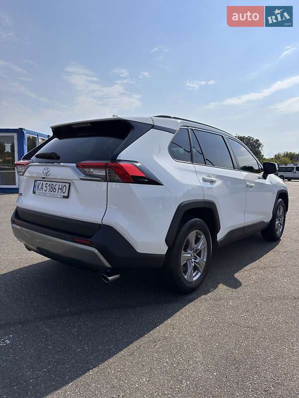 Внедорожник / Кроссовер Toyota RAV4 2022 в Киеве