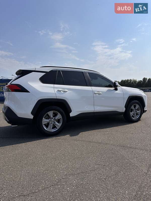 Внедорожник / Кроссовер Toyota RAV4 2022 в Киеве