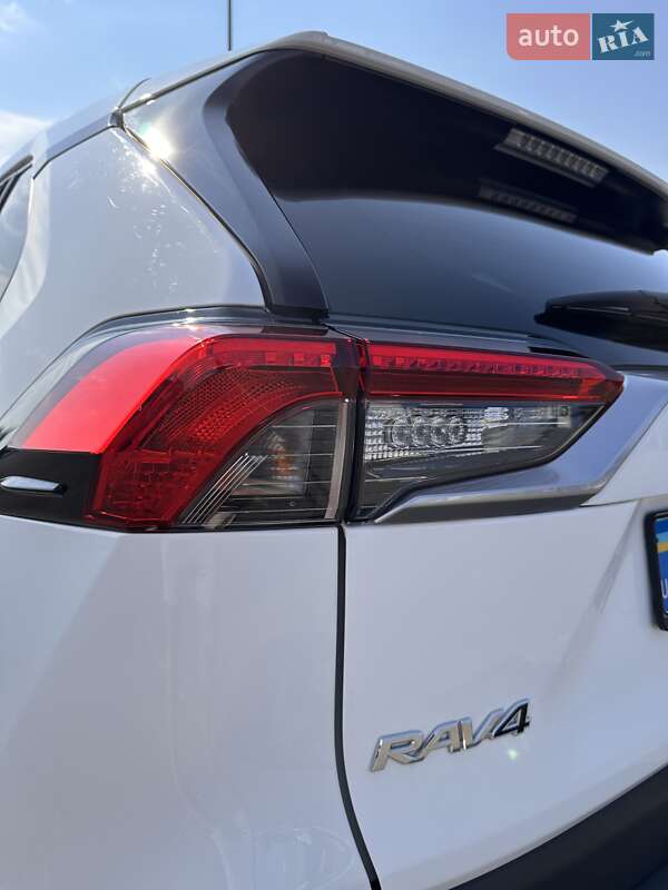 Внедорожник / Кроссовер Toyota RAV4 2022 в Киеве