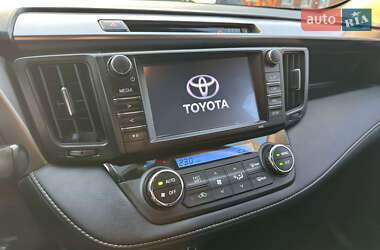 Позашляховик / Кросовер Toyota RAV4 2016 в 