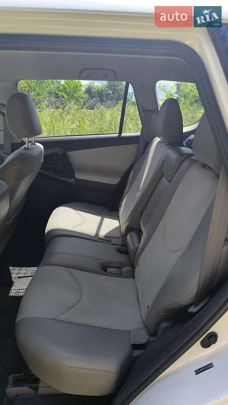 Внедорожник / Кроссовер Toyota RAV4 2012 в Львове