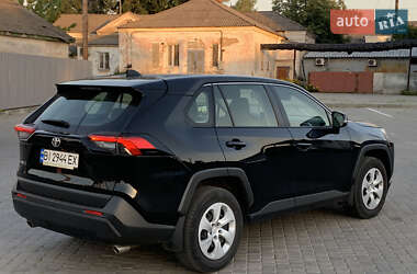 Позашляховик / Кросовер Toyota RAV4 2020 в 